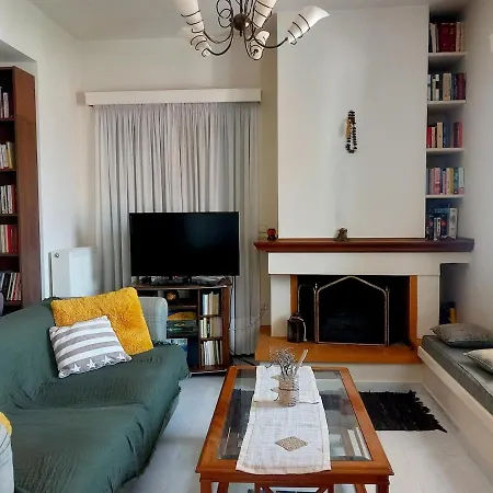 Holiday home Family Booklovers Space Aigio