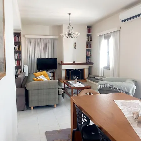 Family Booklovers Space Holiday home Aigio